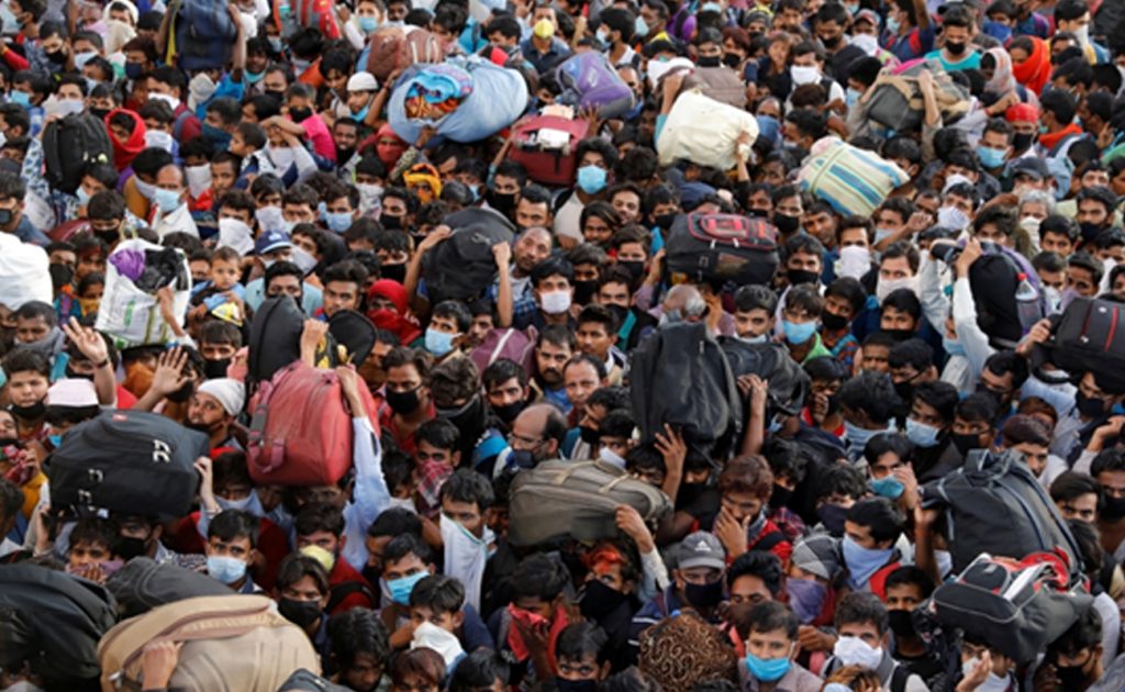 Hindistan’da Milyonlar Korona Ölüm Yürüyüşünde