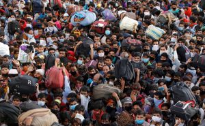 Hindistan’da Milyonlar Korona Ölüm Yürüyüşünde