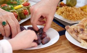 Oruç Tut Özgür Ol