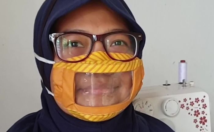 Sağırların Dudak Okuması İçin Şeffaf Maske