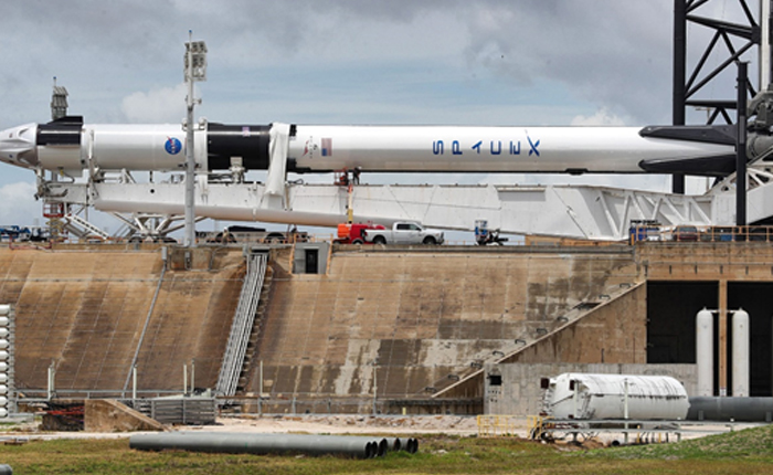 Eller Aya: NASA/SpaceX Ortak Fırlatması Ertelendi