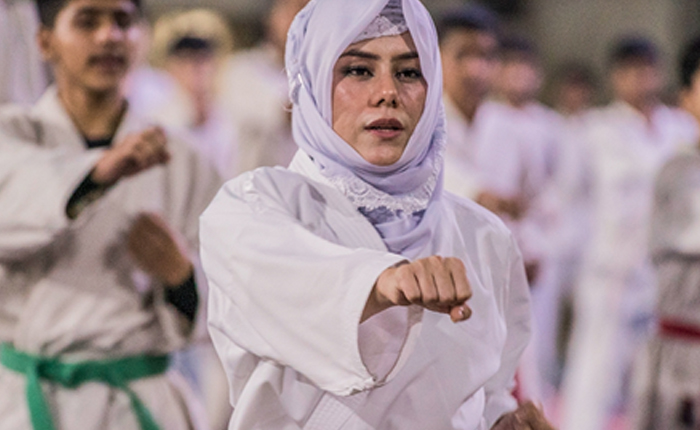 Pakistanlı Kadın Mücadelede Örnek Oluyor