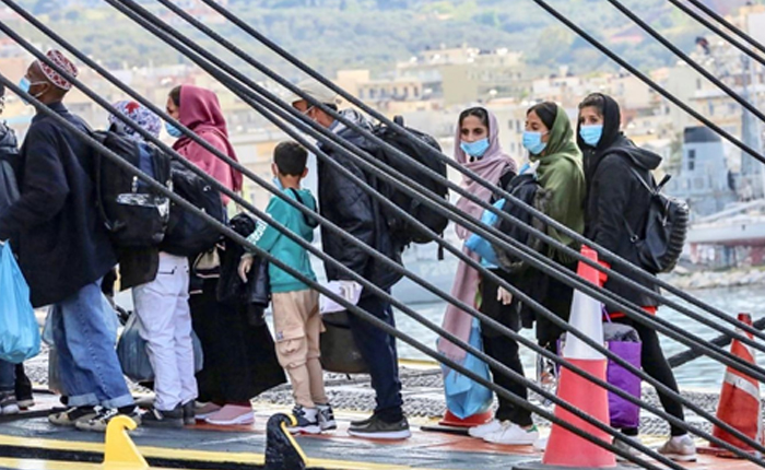 Yunanistan Midilli Mülteci Kampını Boşaltıyor