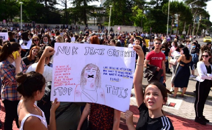 Arnavut Kadınlar Cinsel Şiddete Karşı Eylemde