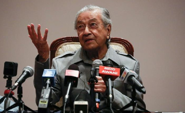 İhanete Uğrayan Mahathir Mücadele Sözü Verdi