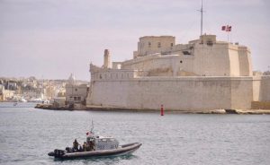 Malta İstemeye İstemeye Göçmenleri Aldı