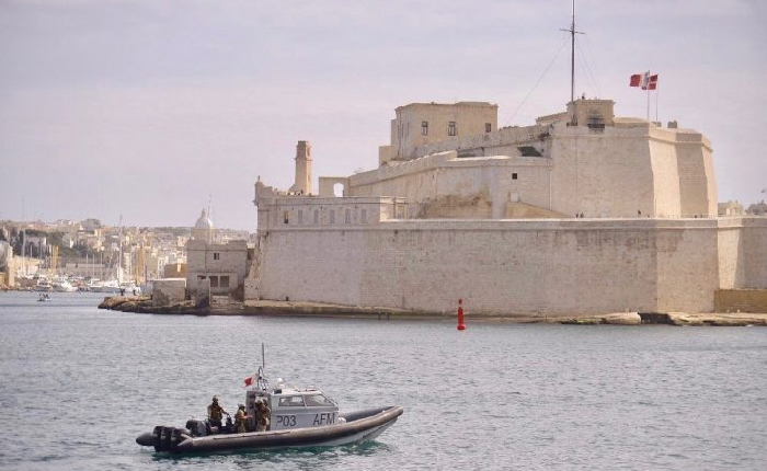 Malta İstemeye İstemeye Göçmenleri Aldı