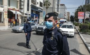 Filistin Polisi’nden Kalpazan Şebekesi Operasyonu