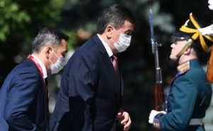 Kırgız Cumhurbaşkanlığı Korona Kaynıyor