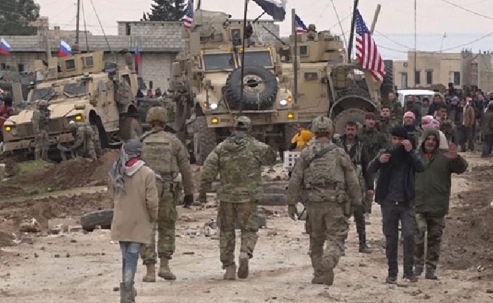 ABD Helikopterleri Suriye Rejim Güçlerine Saldırdı