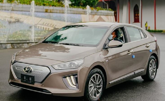 Etiyopya Yerel İmalat Elektrikli Otomobilini Sergiledi