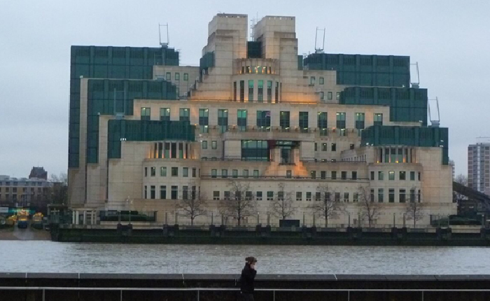 İngiltere Arap Ülkelerine Casus Hazırlıyor