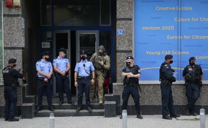 AB Polisi Kosova Gazilerinin Liderini Tutukladı