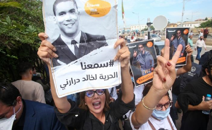 Cezayirli Gazeteciye Mahkeme Darbesi