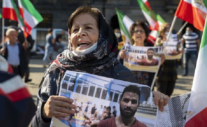 İran Cinayet İşlemiş Şampiyon Güreşçisini İdam Etti