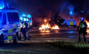 İslam Düşmanları Kuran Yakınca İsveç Sallandı