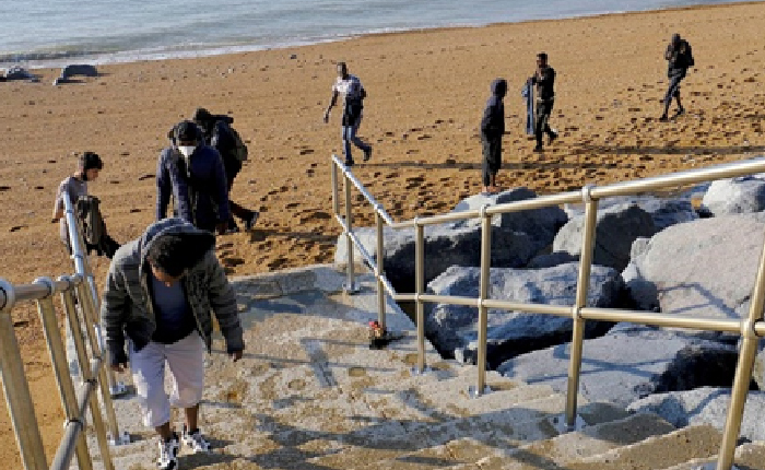 Bir Günde 400 Mülteci Manş’ı Lastik Botlarla Geçti