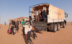 Cezayir Nijerli Göçmenleri Çöle Geri Yolluyor