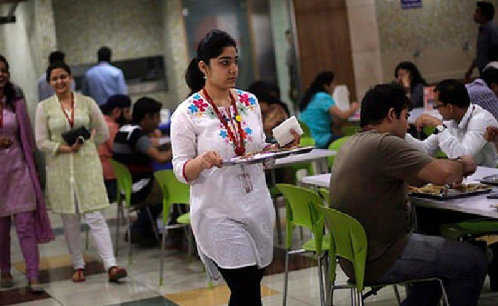 Hint Kadını İşyerinde Tecavüzü Kanıksamış