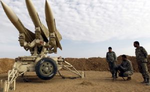 İran 700km Menzilli Deniz Balistik Füzesini Tanıttı