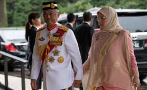 Malezya Kralı Korona Önlemlerini Onaylamadı