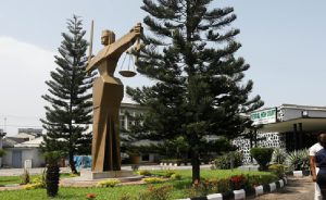 Nijerya’da Kitlesel Eşcinsellik Davası Düşürüldü