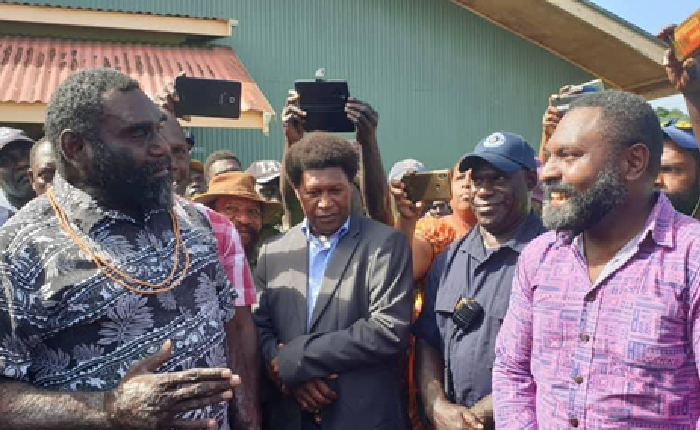 Papua: Eski İsyancı Lider Bölgeye Başkan Oldu