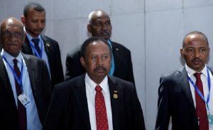 Sudan’da Hamdok İstifa Seslerine Kurşunla Cevap