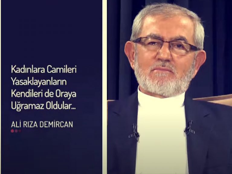 Kadınlara Camileri Yasaklayanların Kendileri de Oraya Uğramaz Oldular