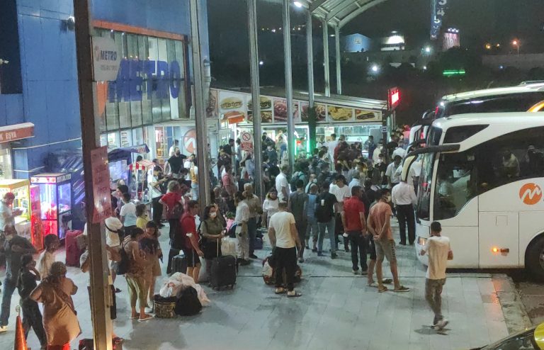 İstanbul’daki otogarlarda bayram hareketliliği sürüyor