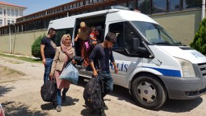 Kaçak yurda giren 27 yabancı uyruklu kişi yakalandı