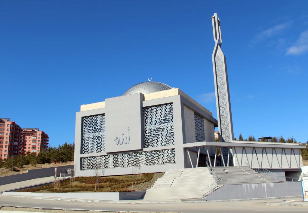 ALACAATLI ULUYOL CAMİİ
