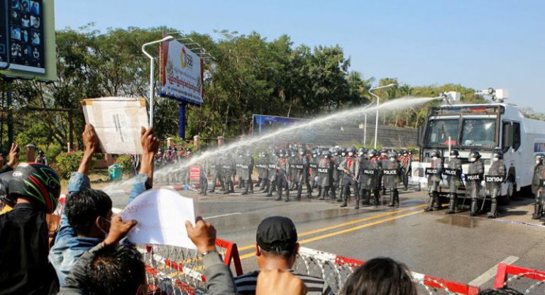 Myanmar’da devlete ait elektrik şirketinin bir ofisinde bomba patladı: 7 yaralı