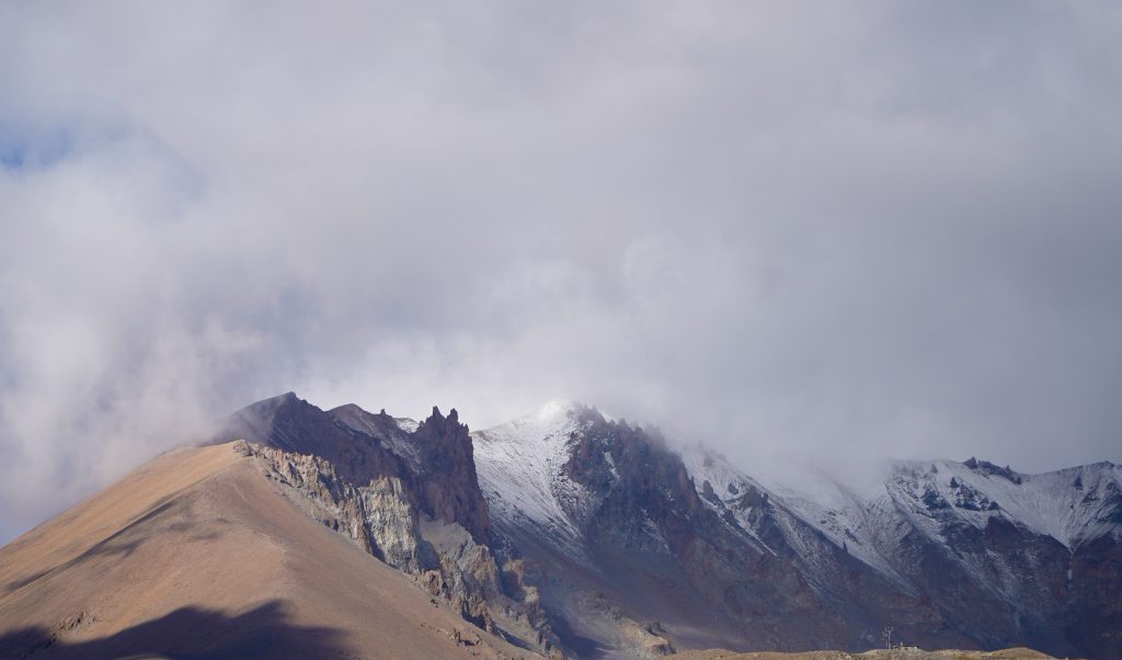 İç Anadolu’nun en yüksek dağı Erciyes’e kar yağdı