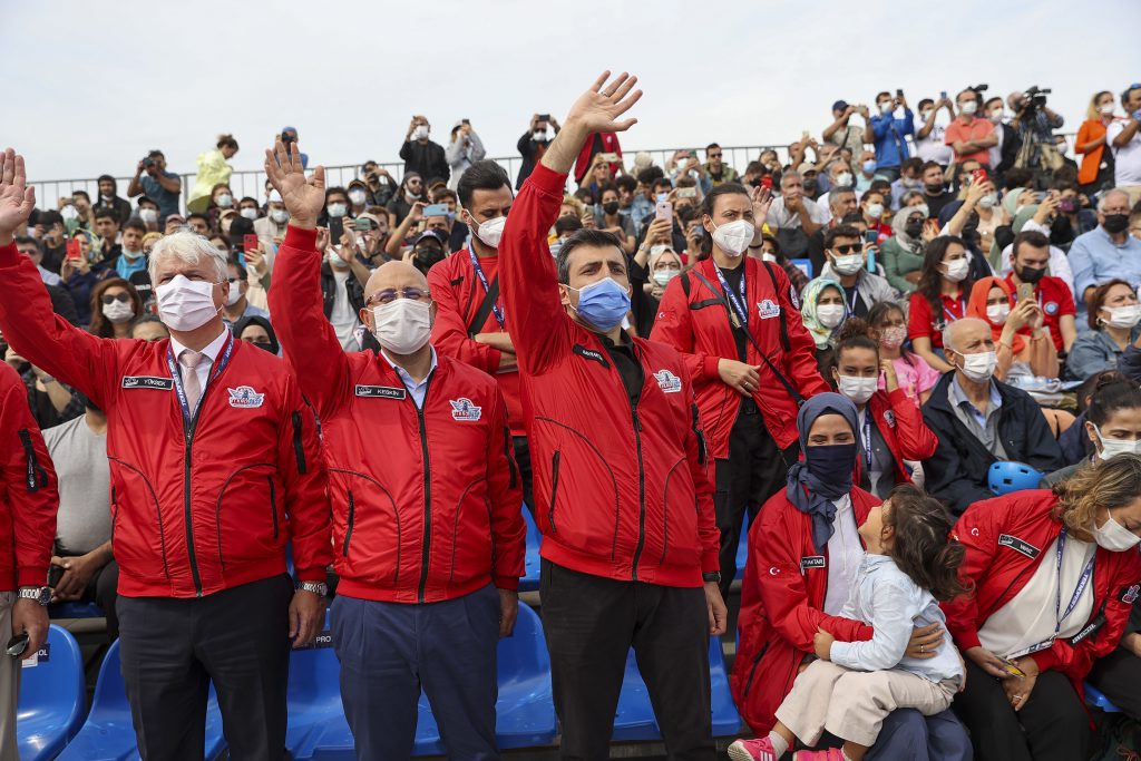 ABD’li Profesör Max Tegmark’a Selçuk Bayraktar’dan Tarihi Ayar