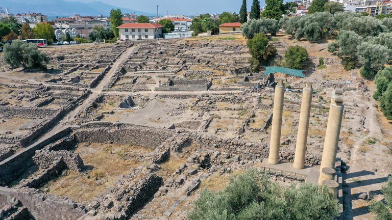 Bilim insanları Smyrnalıları felakete götüren saldırıların izlerini arıyor