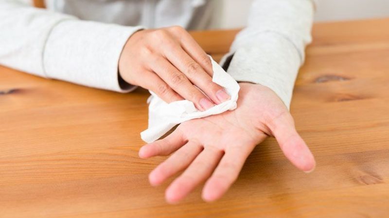 Aşırı terlemek farklı hastalıkların habercisi olabilir