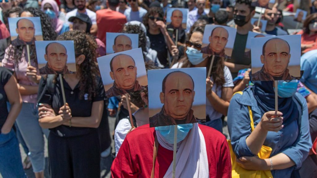 Filistinli muhalif aktivist Benat’ın gözaltında ölümüne ilişkin dava ertelendi