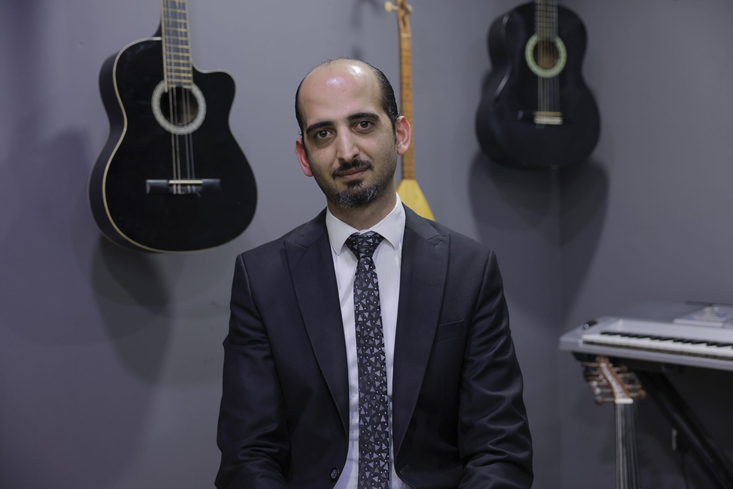 Türkiye’ye sığınan Suriyeli müzisyen, müziğin diliyle halklar arasındaki engellerin yıkılabileceğine inanıyor