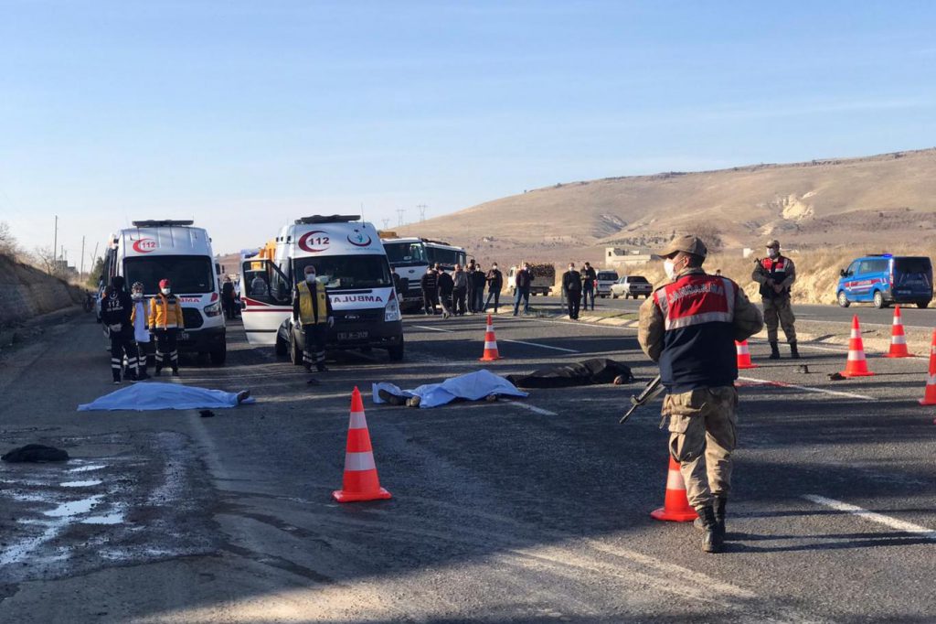 Şanlıurfa’da akraba aileler arasındaki silahlı kavgada 5 kişi yaralandı