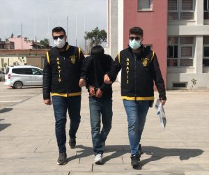 Adana’da çocuğun elinden cep telefonunu çaldığı öne sürülen zanlı yakalandı