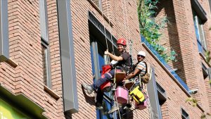 ‘Dağ cambazı’ gençler yükseklere tırmanma tutkusunu işe dönüştürdü
