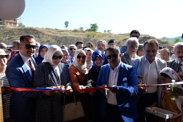 Tarladaki hünerlerini eğitimle taçlandıran köy kadınlarının yöresel ürünleri rağbet görüyor