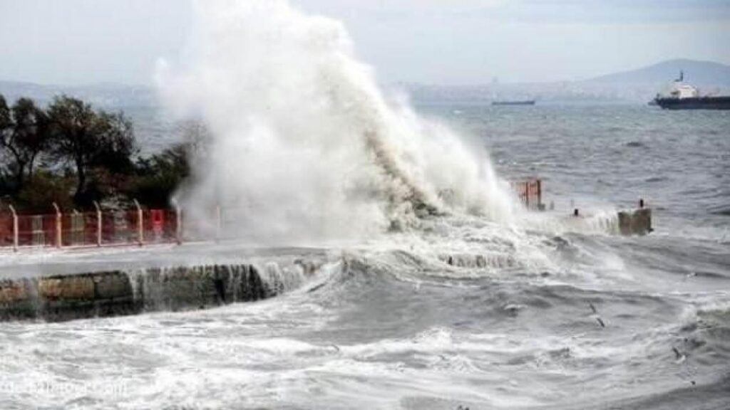 Marmara ve Boğazda Şiddetli Fırtına