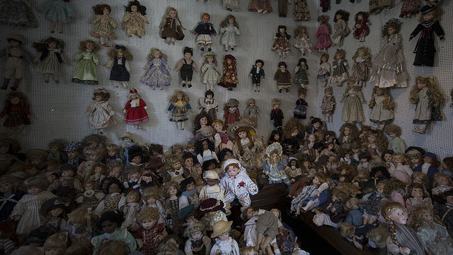 Çeyrek asırda 120 ülkeden 500 oyuncak bebek topladı