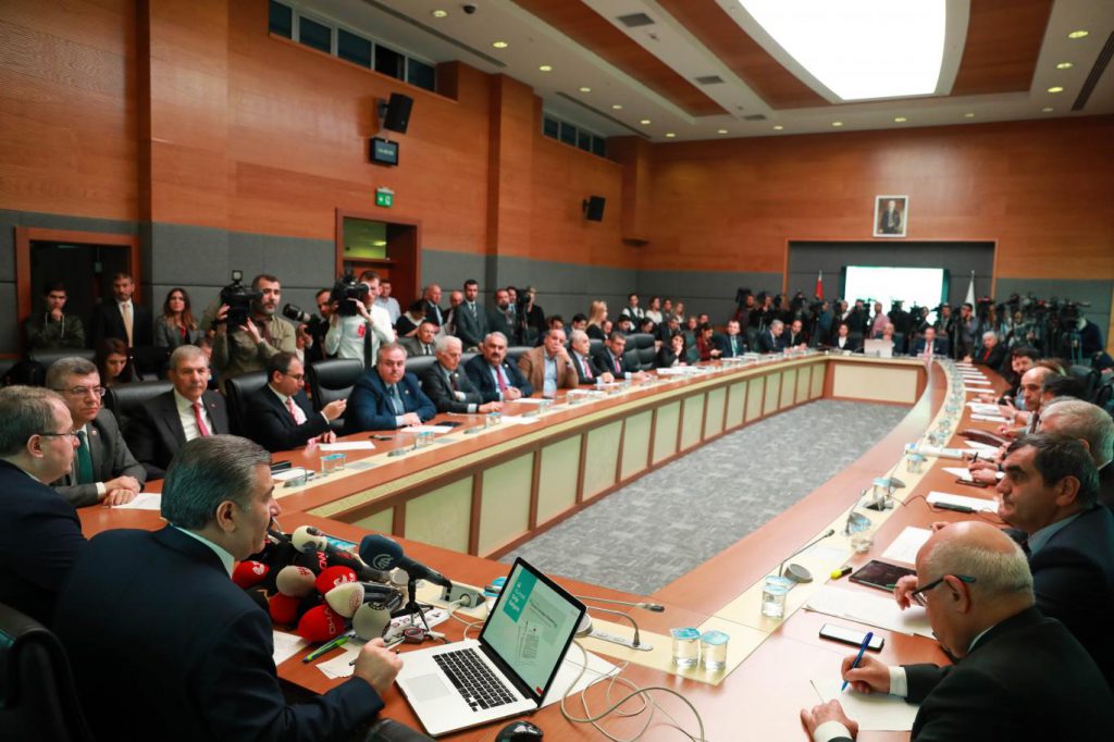 Bakan Koca: Okulların kapanması gündemde değil