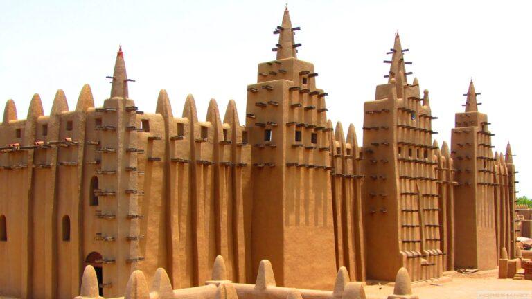 1300 sene öncesine ait Çamurdan Cami keşfedildi