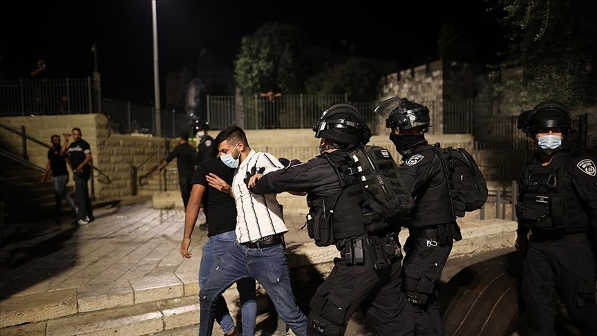 Doğu Kudüs’te Filistinli göstericiler ile İsrail polisi arasında gerginlik