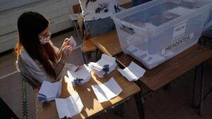 Şili’de yeni devlet başkanını ikinci tur seçimleri belirleyecek