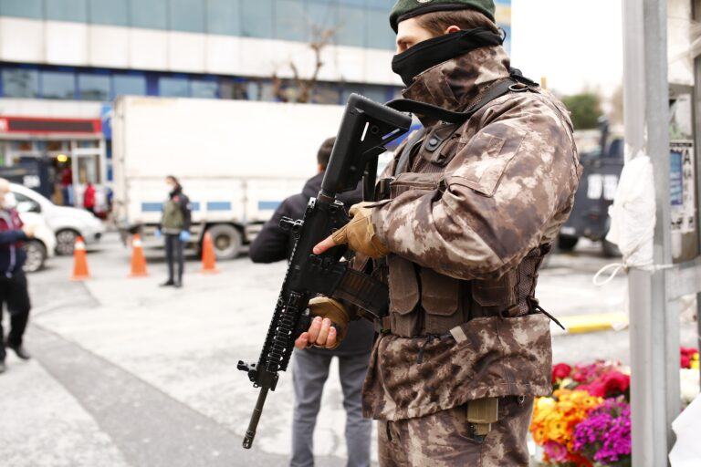 İstanbulda DEAŞ’a Yönelik Operasyonda Gözaltı